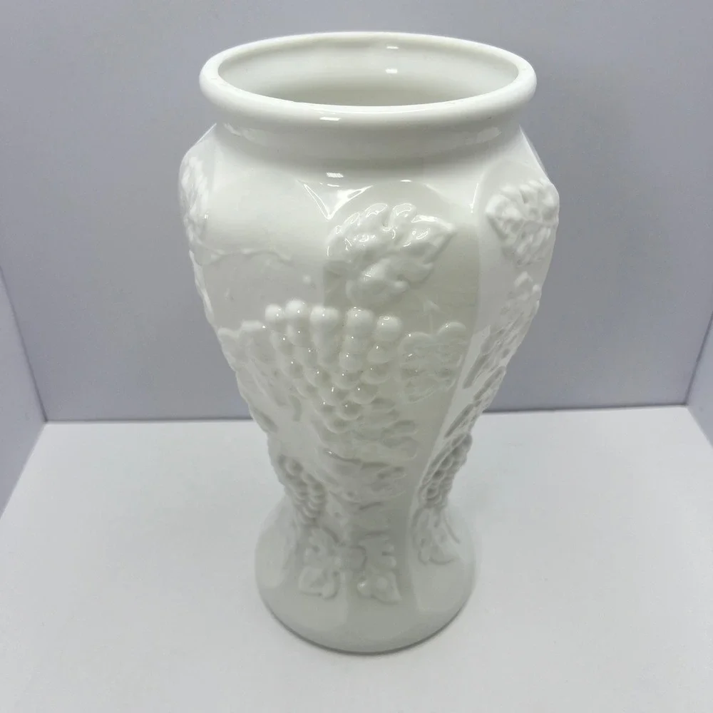 Westmorland Paneled Grape Pickle Jar 12
